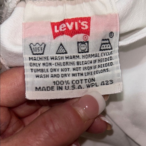 Levi's 501 Crisp White Denim VTG High Waist Cutoff SHORTS💙Button-fly & raw hem. - Picture 8 of 10